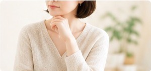 体調について考える女性