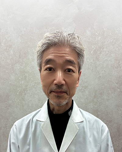 院長　秦　俊昭